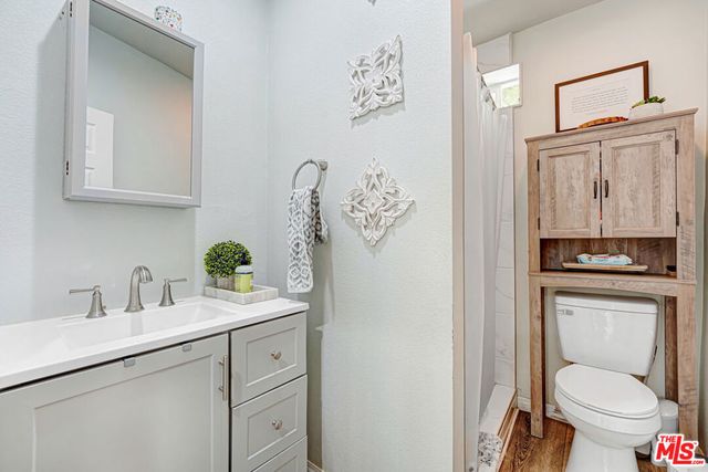 6659 Zelzah Avenue, Reseda, CA 91335