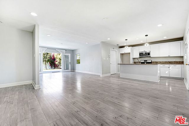 6659 Zelzah Avenue, Reseda, CA 91335