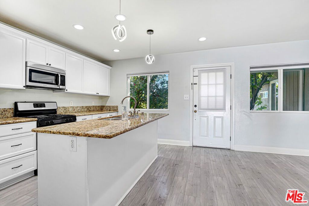 6659 Zelzah Avenue, Reseda, CA 91335
