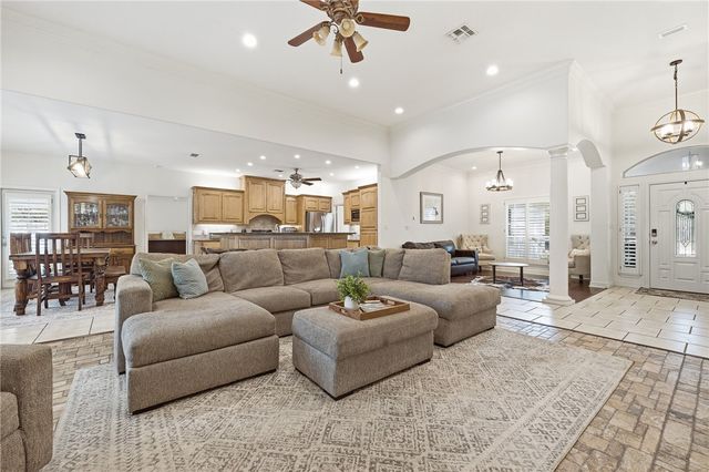 803 Buena Vista Dr, Rockport, TX 78382