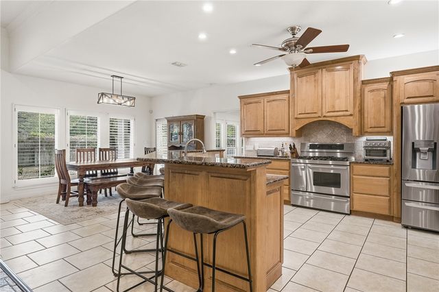 803 Buena Vista Dr, Rockport, TX 78382