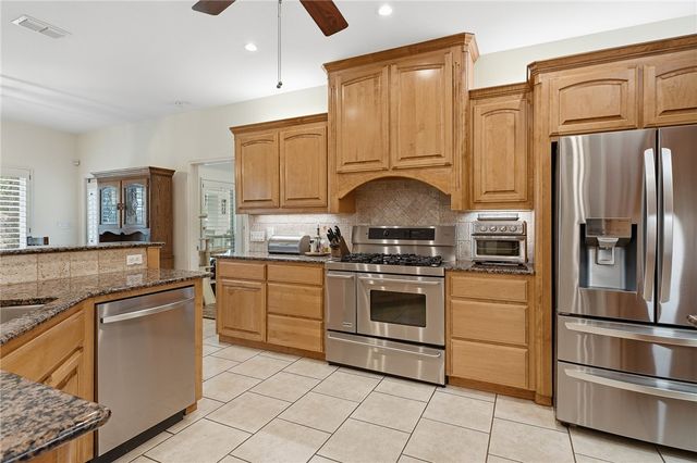 803 Buena Vista Dr, Rockport, TX 78382