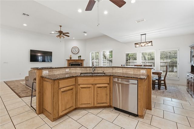 803 Buena Vista Dr, Rockport, TX 78382