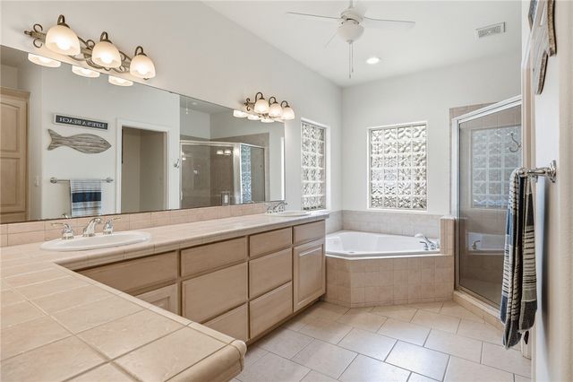 803 Buena Vista Dr, Rockport, TX 78382