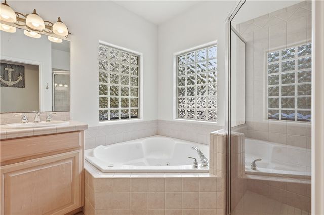 803 Buena Vista Dr, Rockport, TX 78382