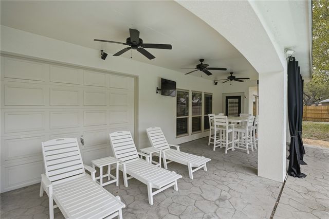 803 Buena Vista Dr, Rockport, TX 78382