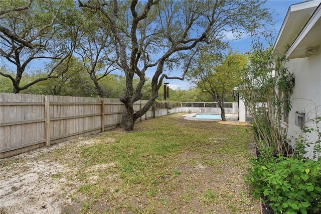 803 Buena Vista Dr, Rockport, TX 78382