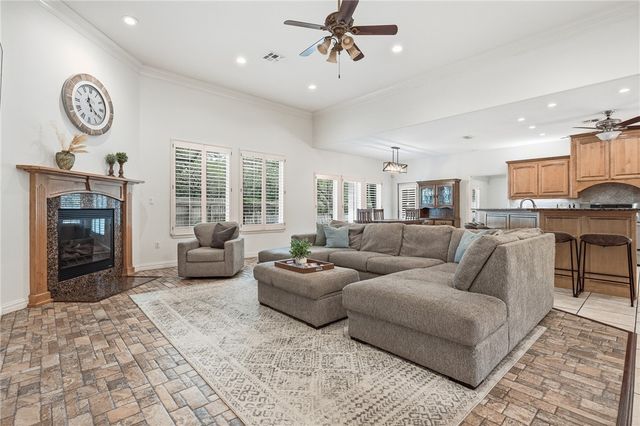 803 Buena Vista Dr, Rockport, TX 78382