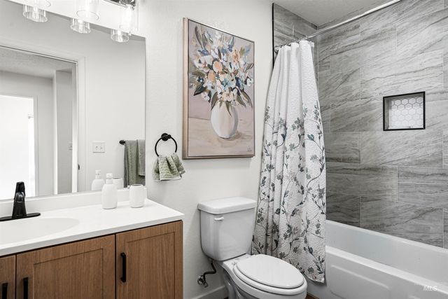 2405 Roosevelt Street, Caldwell, ID 83605