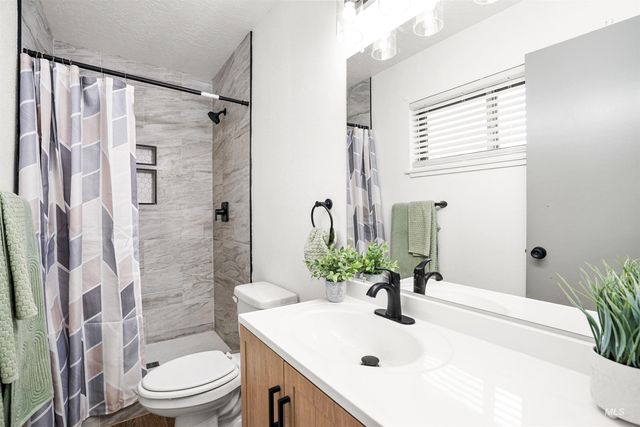 2405 Roosevelt Street, Caldwell, ID 83605