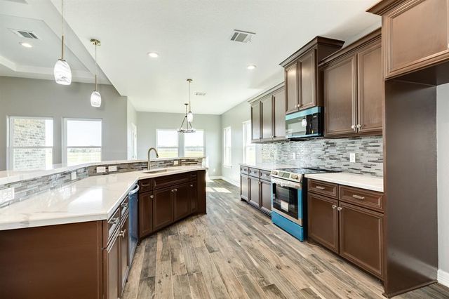 207 Cripple Creek Lane, Angleton, TX 77515