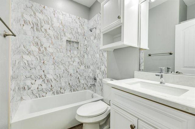 207 Cripple Creek Lane, Angleton, TX 77515