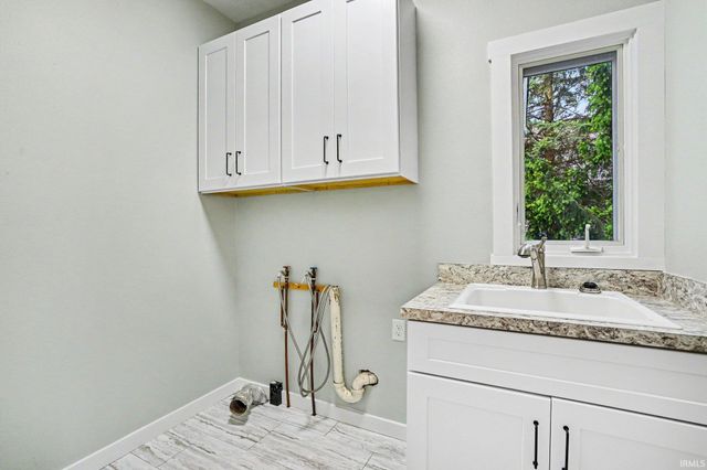 21475 Cheri Lane, Bristol, IN 46507