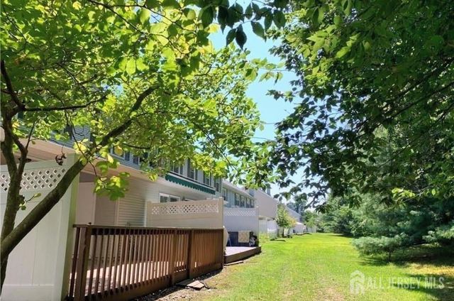 24 Albury Way, North Brunswick, NJ 08902