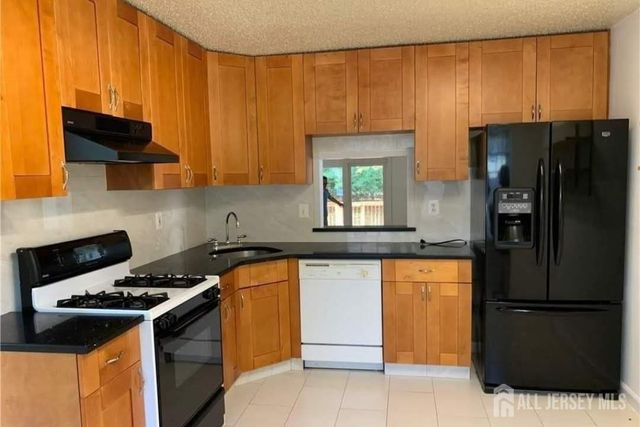 24 Albury Way, North Brunswick, NJ 08902