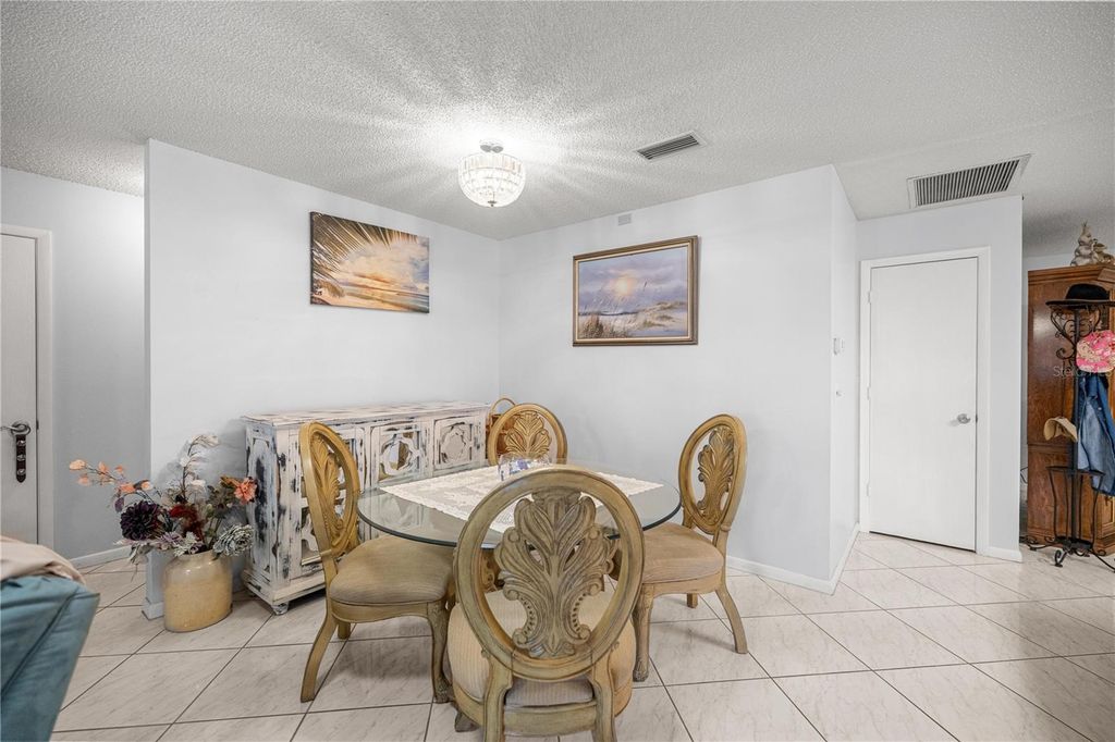 Image 4 of property listing at 9438 SW 85TH AVENUE B, Ocala, FL 34481