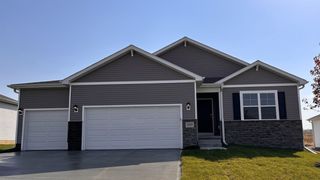 2851 Mary Green Road, Hiawatha, IA 52233