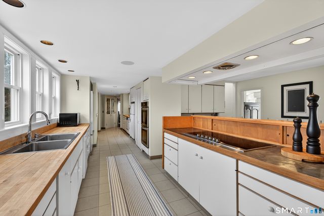 39 Vineyard Place, Guilford, CT 06437