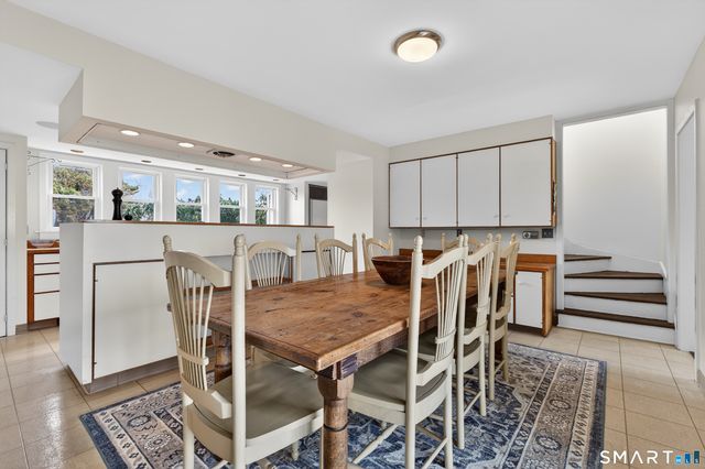 39 Vineyard Place, Guilford, CT 06437