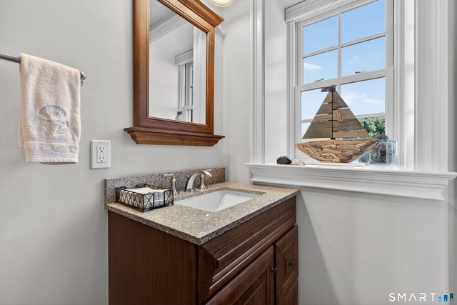 39 Vineyard Place, Guilford, CT 06437