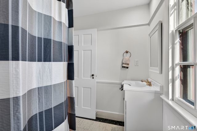 39 Vineyard Place, Guilford, CT 06437