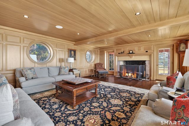 39 Vineyard Place, Guilford, CT 06437