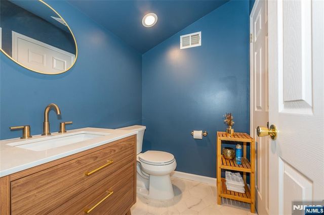 223 Cambridge Drive, Ramsey, NJ 07446