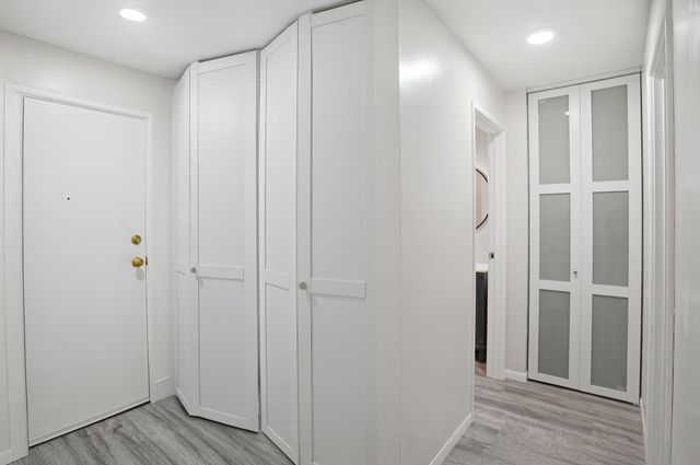 10211 Cedar Lake Road 208, Minnetonka, MN 55305