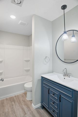 10211 Cedar Lake Road 208, Minnetonka, MN 55305