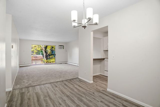 10211 Cedar Lake Road 208, Minnetonka, MN 55305