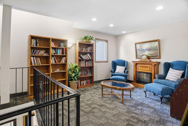 10211 Cedar Lake Road 208, Minnetonka, MN 55305