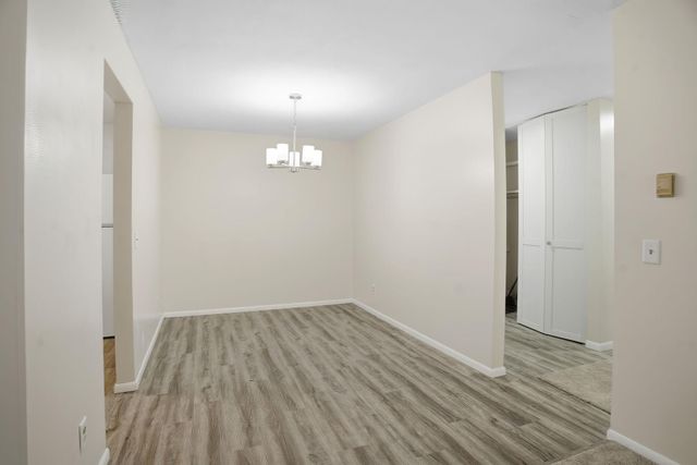 10211 Cedar Lake Road 208, Minnetonka, MN 55305