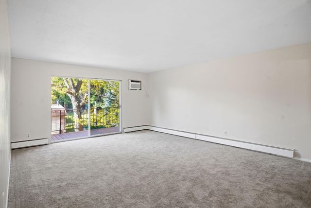 10211 Cedar Lake Road 208, Minnetonka, MN 55305