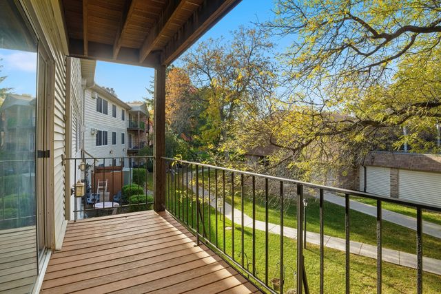 10211 Cedar Lake Road 208, Minnetonka, MN 55305