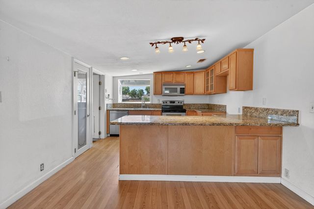 6521 6th St, Rio Linda, CA 95673