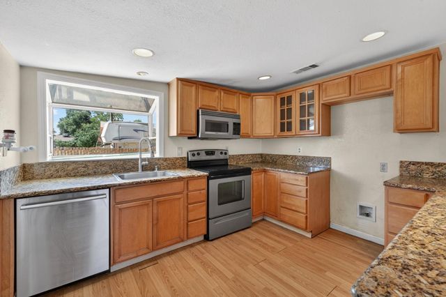 6521 6th St, Rio Linda, CA 95673