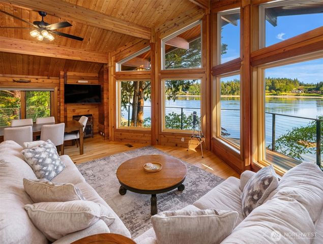 211 E Church Point Drive, Shelton, WA 98584