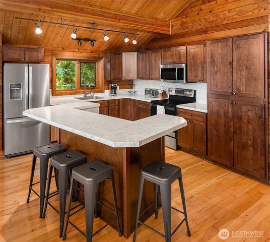 211 E Church Point Drive, Shelton, WA 98584