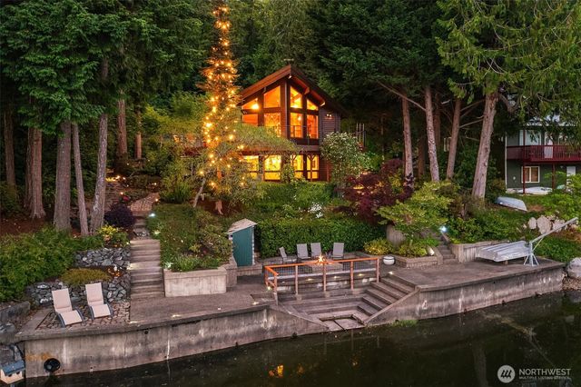 211 E Church Point Drive, Shelton, WA 98584