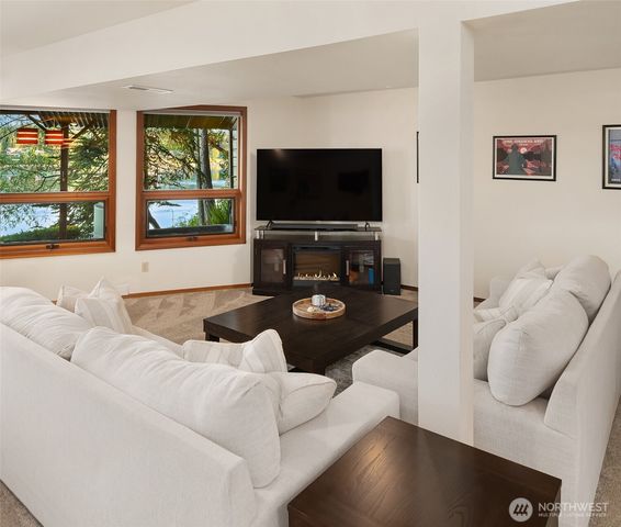 211 E Church Point Drive, Shelton, WA 98584