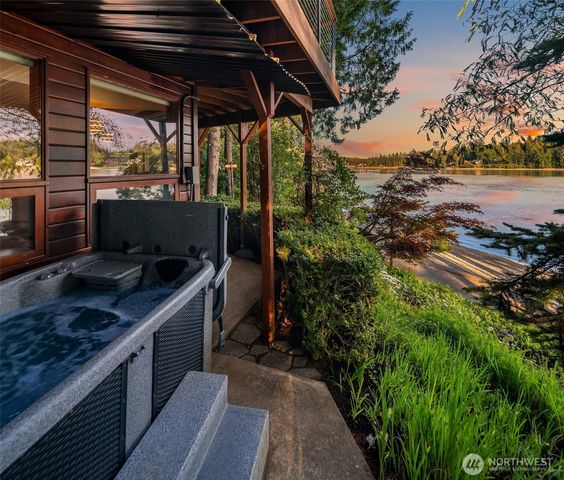 211 E Church Point Drive, Shelton, WA 98584