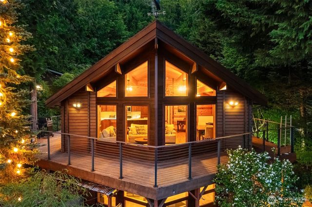 211 E Church Point Drive, Shelton, WA 98584