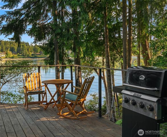 211 E Church Point Drive, Shelton, WA 98584