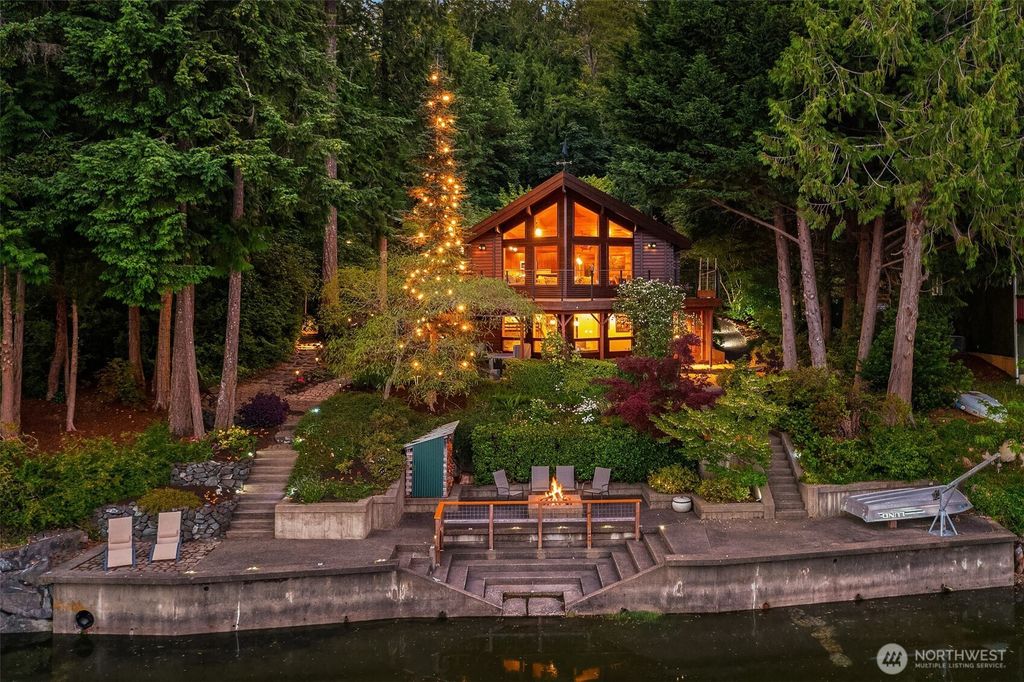 211 E Church Point Drive, Shelton, WA 98584