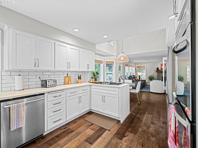 17985 SAINT CLAIR Dr, Lake Oswego, OR 97034