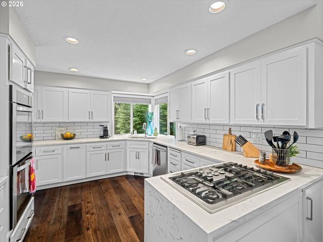 17985 SAINT CLAIR Dr, Lake Oswego, OR 97034