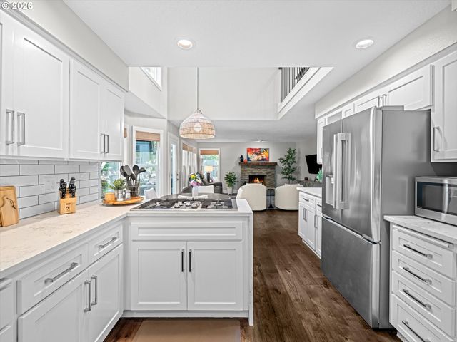 17985 SAINT CLAIR Dr, Lake Oswego, OR 97034