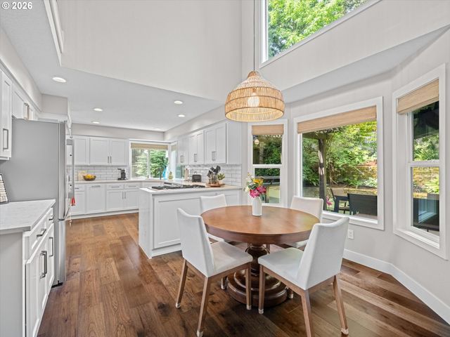 17985 SAINT CLAIR Dr, Lake Oswego, OR 97034