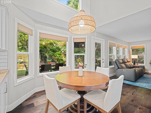 17985 SAINT CLAIR Dr, Lake Oswego, OR 97034