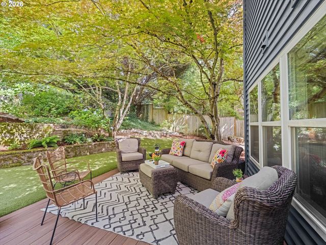 17985 SAINT CLAIR Dr, Lake Oswego, OR 97034